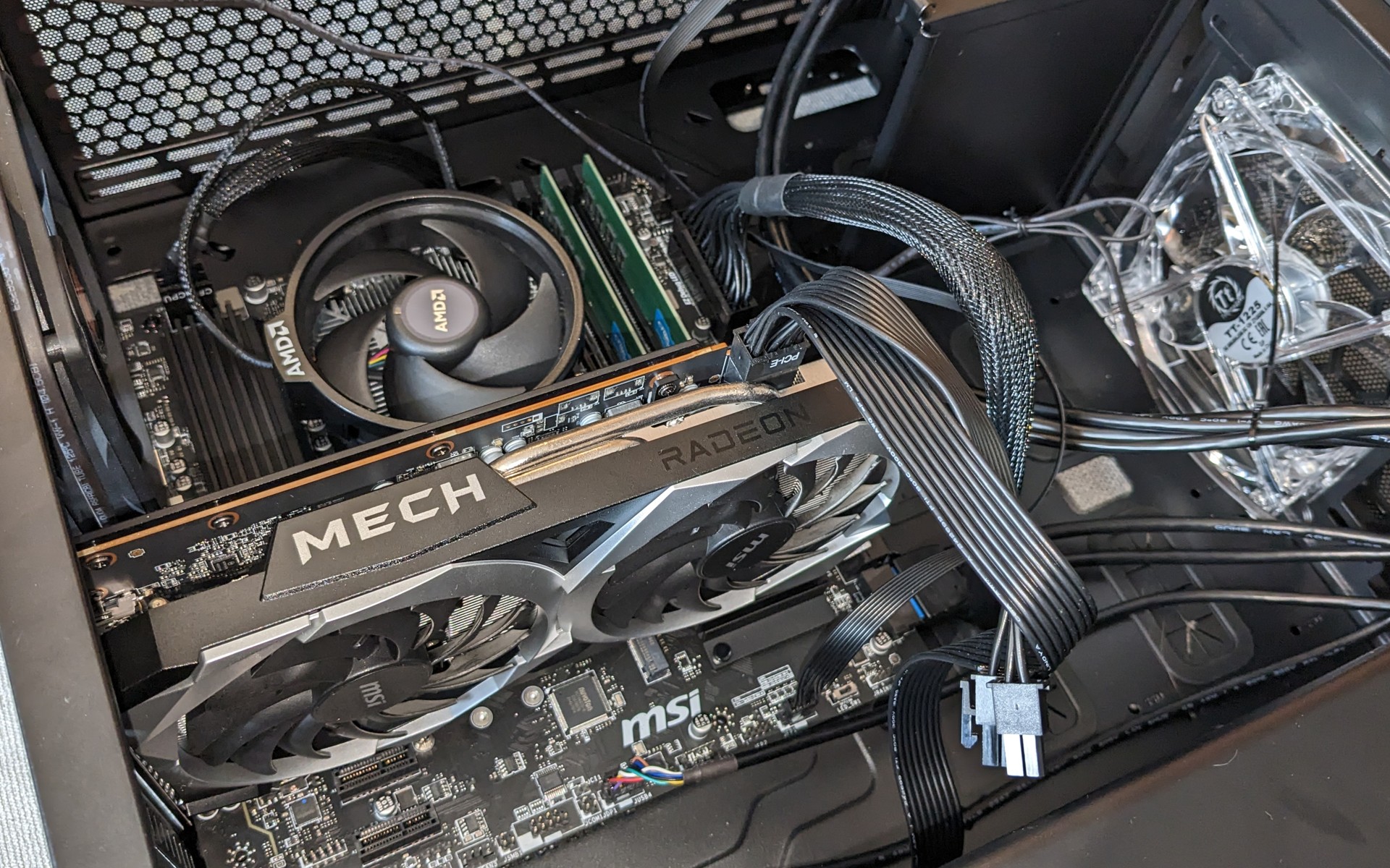 5年間のノートPC生活を経て、中学卒業のタイミングで無事自作PCを組みました