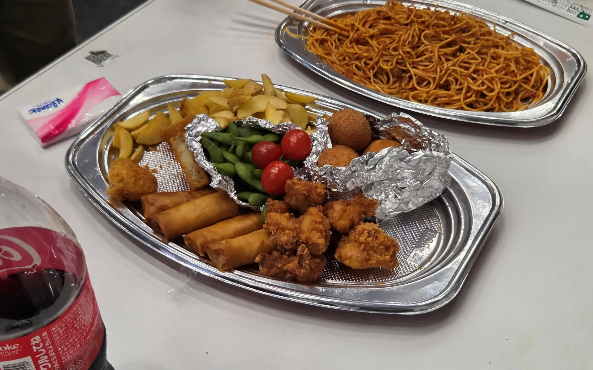 懇親会で出された食事 茶色すぎる