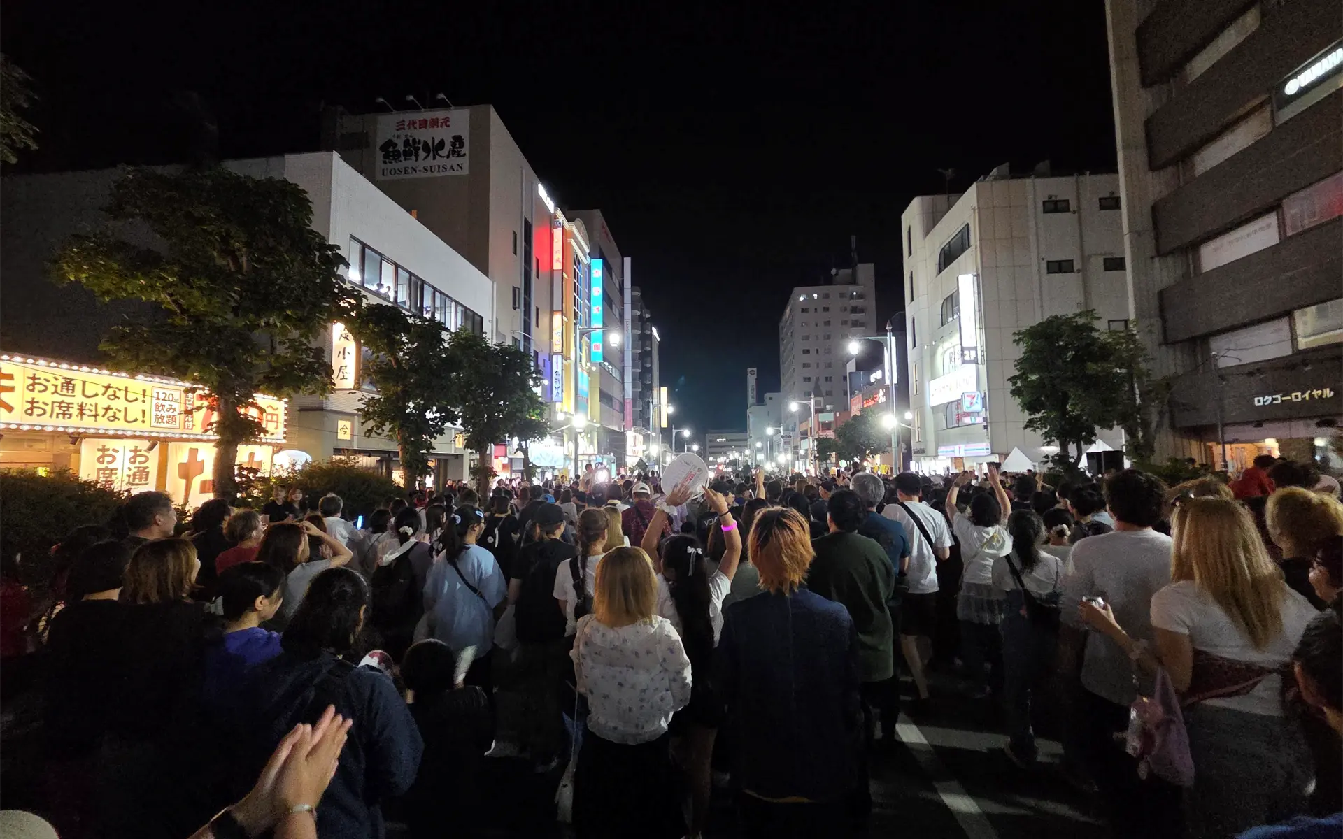 こんな人数、普段どこに生息してるんですか？と言いたくなるほどの人だかり