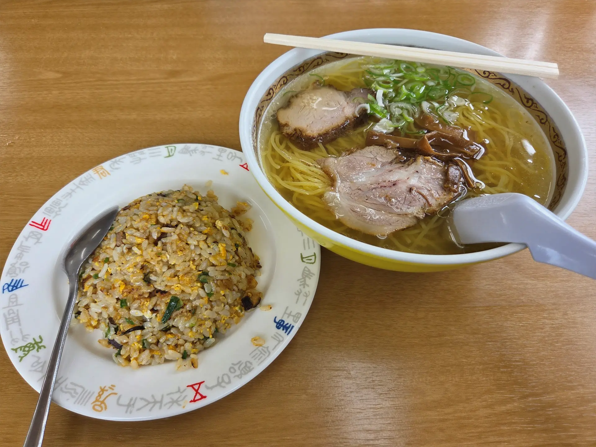チャーハンセットの塩ラーメン。美味しかったです